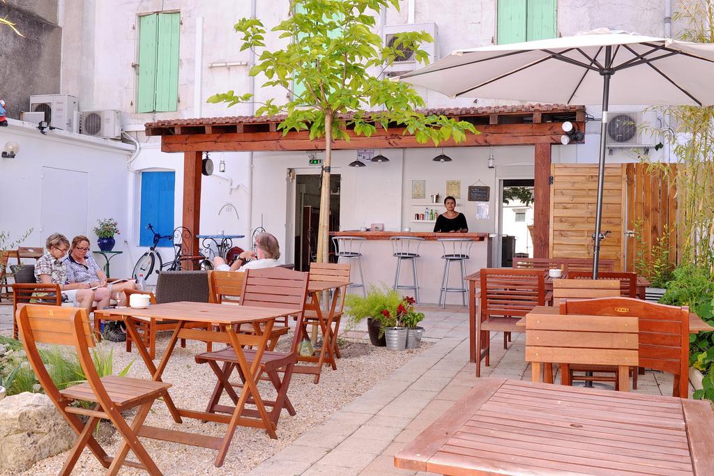 Hotel Durand Le Patio Alès Exteriör bild